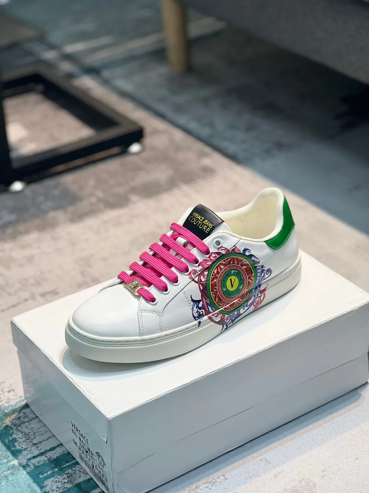 Versace Odissea أبيض وردي أخضر مزخرف أسلوب حياة حذاء رياضي 7