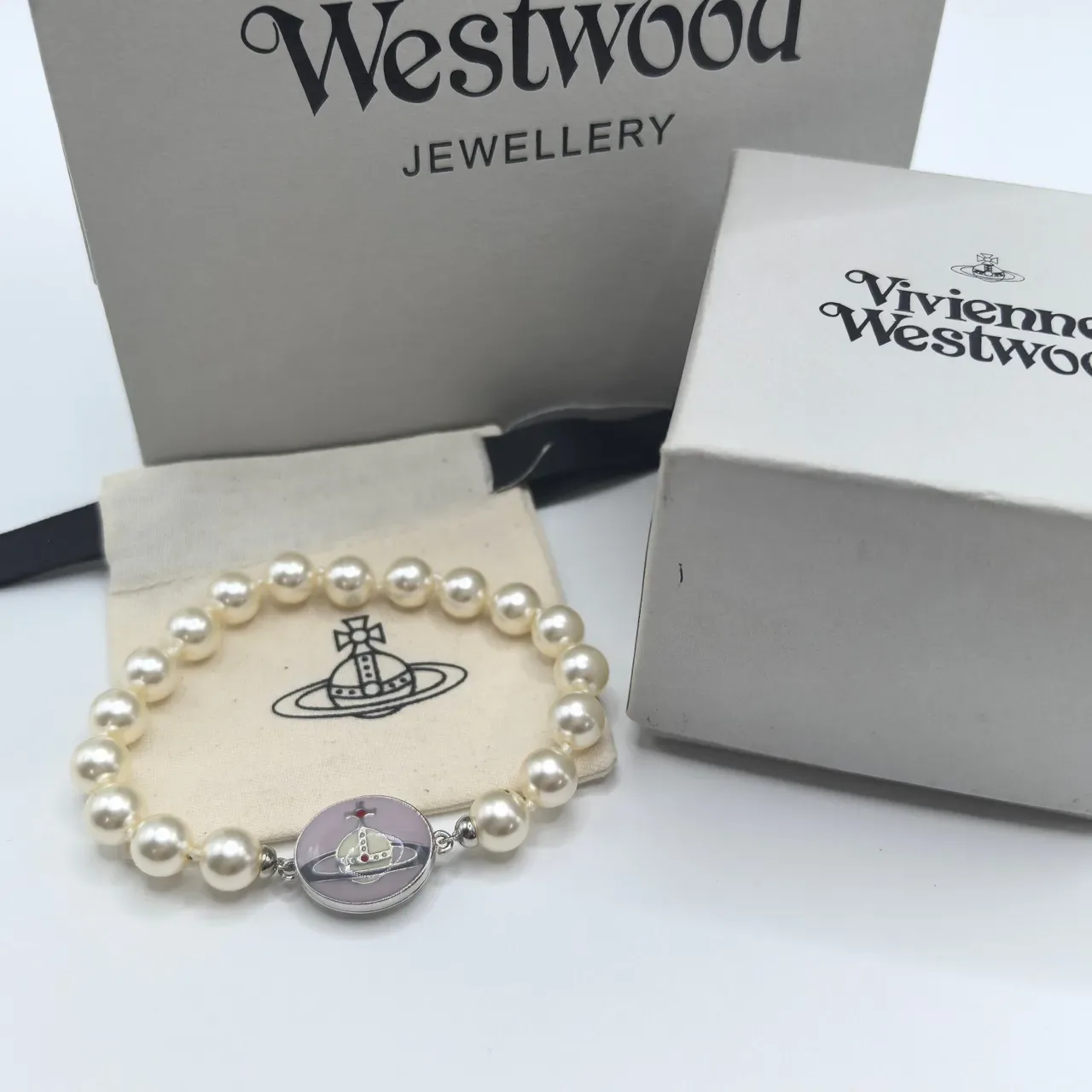 Vivienne Westwood Orb Pearl Pulseira de esmalte rosa com pérolas 2