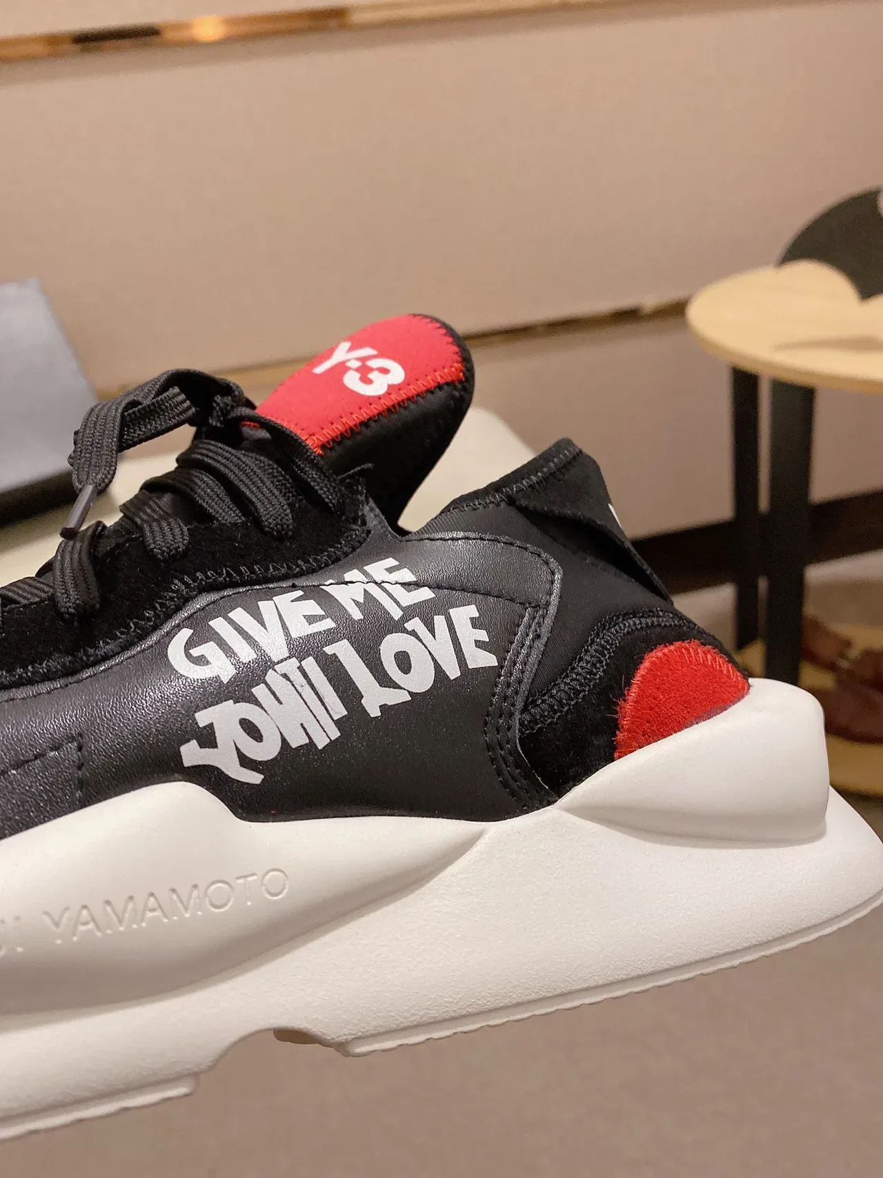 Y-3 Give Me Love أسود أبيض أحمر أحذية lifestyle 4