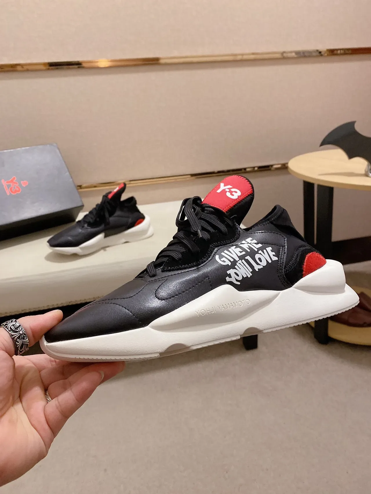 Y-3 Give Me Love أسود أبيض أحمر أحذية lifestyle 6