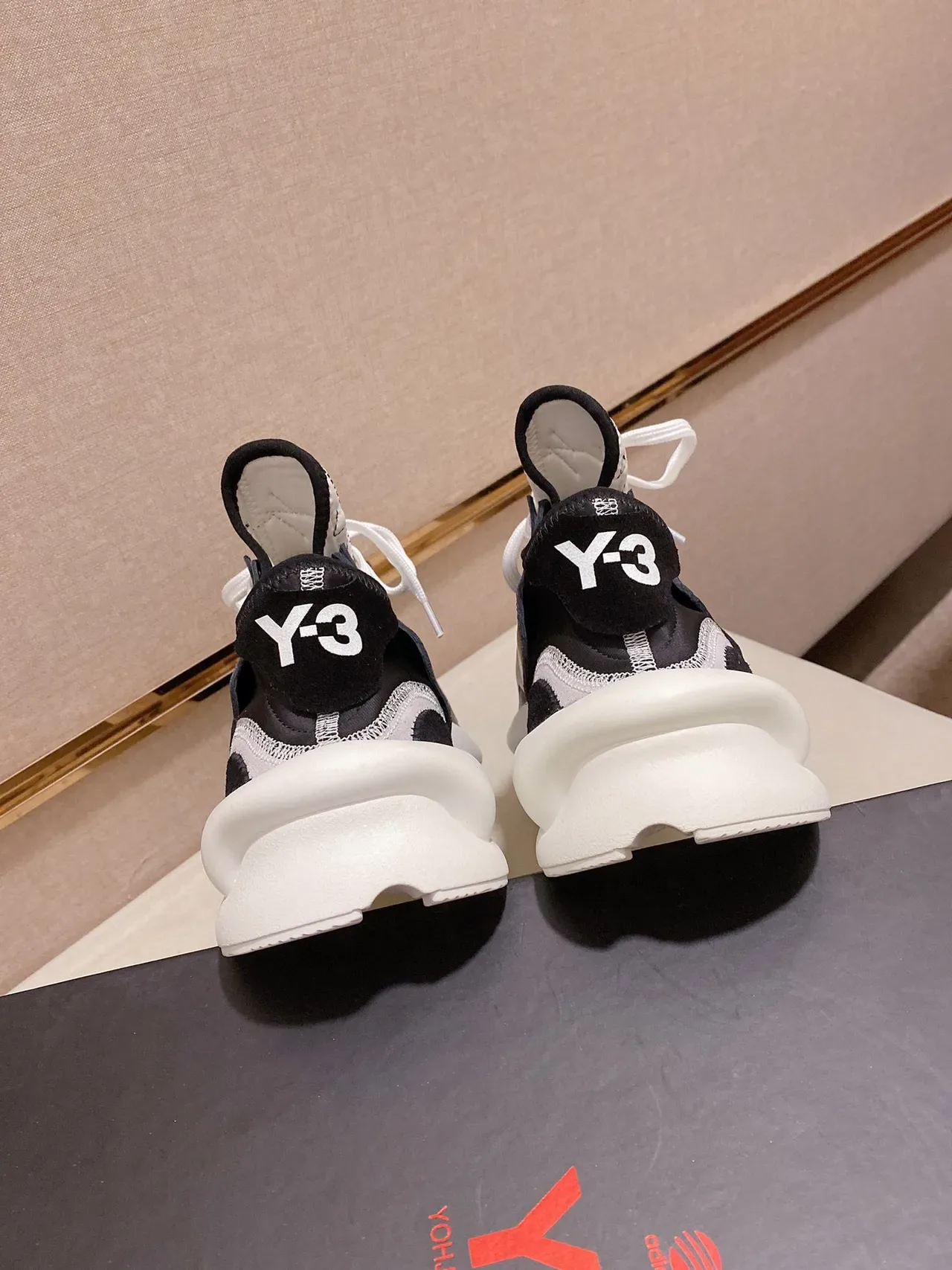 Y-3 Kaiwa Tênis Lifestyle Preto e Branco 2