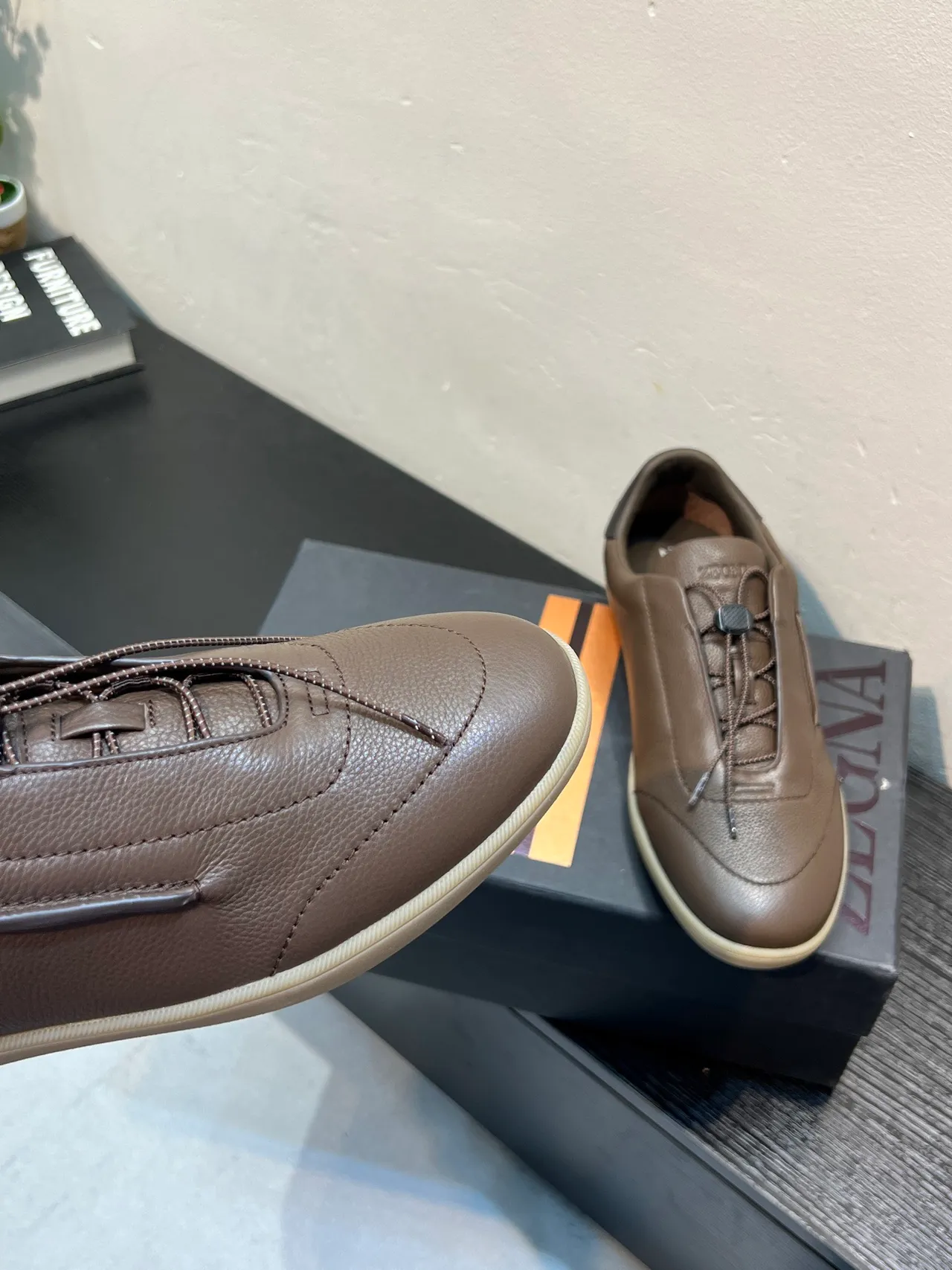 Zegna বাদামী চামড়া Toggle-Closure লোফার 8