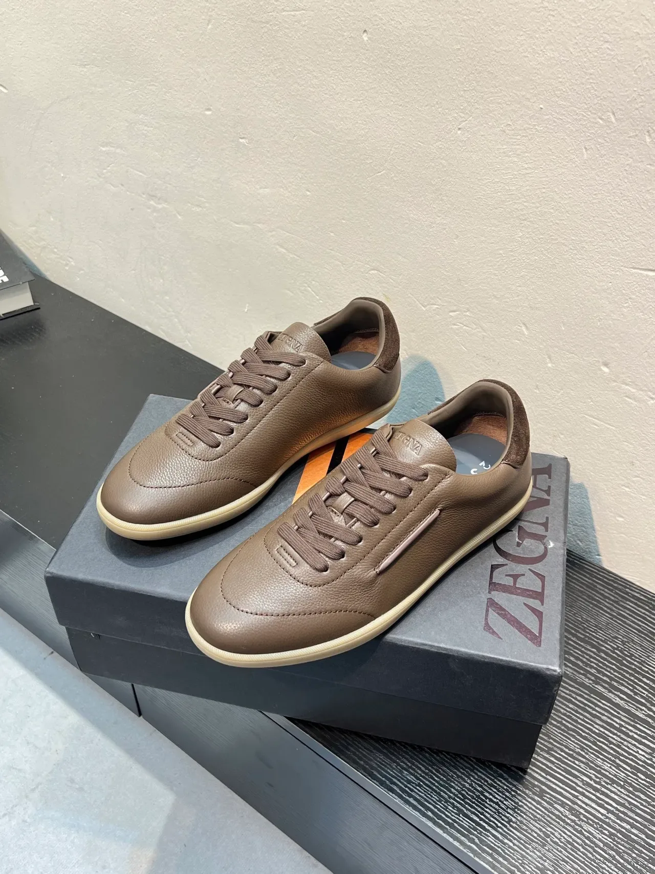 Zegna 棕色压纹皮革生活方式运动鞋 3