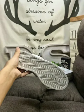 অ্যাডিডাস বেইজ পিঙ্ক লো-টপ তিন-স্ট্রাইপ লাইফস্টাইল স্নিকার 4
