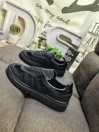 Adidas Tênis Lifestyle Pretos Brogue-Perforados com Solado com Tachas 7