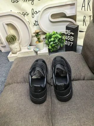 Adidas Tênis Lifestyle Pretos Brogue-Perforados com Solado com Tachas 8