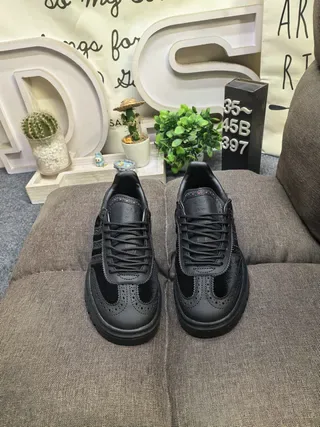 Adidas Tênis Lifestyle Pretos Brogue-Perforados com Solado com Tachas 10