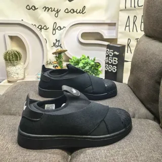 Adidas حذاء أسلوب حياة أسود سهل الارتداء مع حزام مطاطي