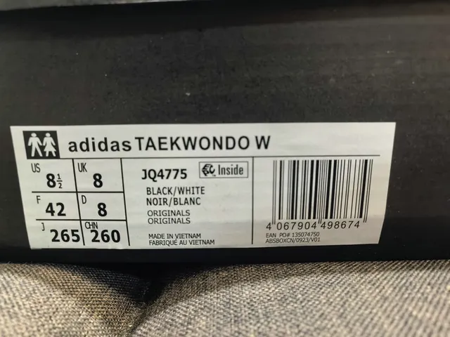 Adidas 黑色白色 无鞋带 拖鞋 绗缝皮革上部 室内足球鞋 2