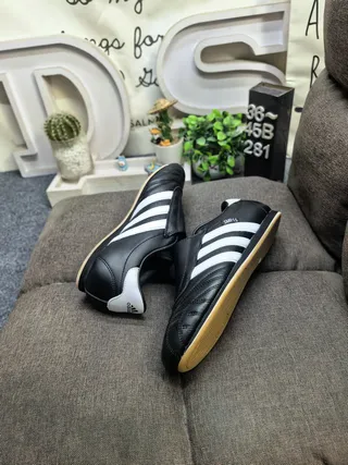Adidas 黑色白色 无鞋带 拖鞋 绗缝皮革上部 室内足球鞋 6