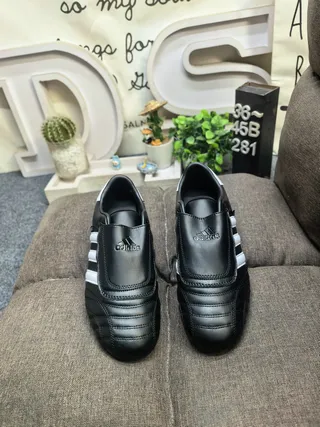 Adidas 黑色白色 无鞋带 拖鞋 绗缝皮革上部 室内足球鞋 10