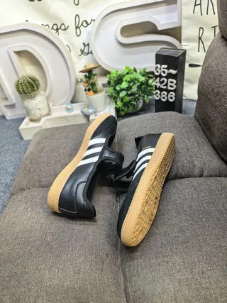 Adidas أسود أبيض بدون أربطة إغلاق بشرائط ماري جين 6