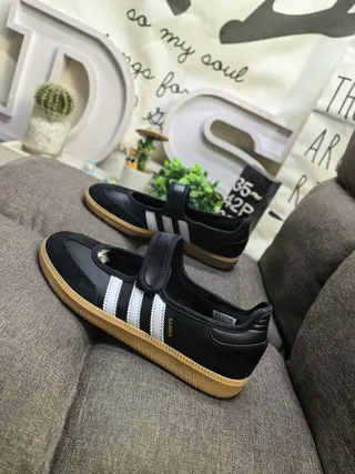 Adidas أسود أبيض بدون أربطة إغلاق بشرائط ماري جين 7