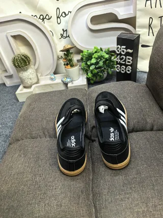 Adidas أسود أبيض بدون أربطة إغلاق بشرائط ماري جين 8