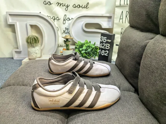 Adidas Black White Laceless Strap Closure Three Stripes Lifestyle Sneakers 21