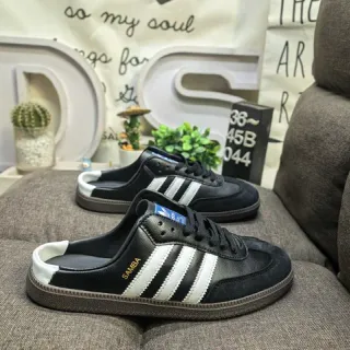 Adidas أحذية رياضية أسلوب حياة سوداء وبيضاء من الجلد مع ثلاث شرائط جانبية
