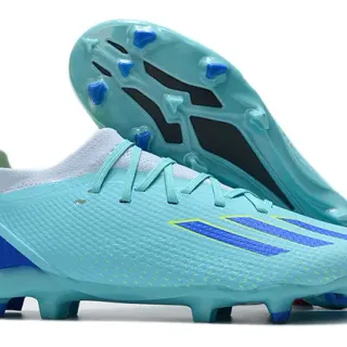 Adidas Chaussures de football bleu à coupe basse empeigne synthétique adhérence texturée sur l'avant-pied terrain ferme
