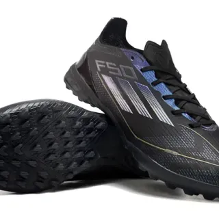 Adidas F50 Noir Bleu Bas Profil Tige Synthétique Accents Gradients Iridescents Chaussures de Football Turf