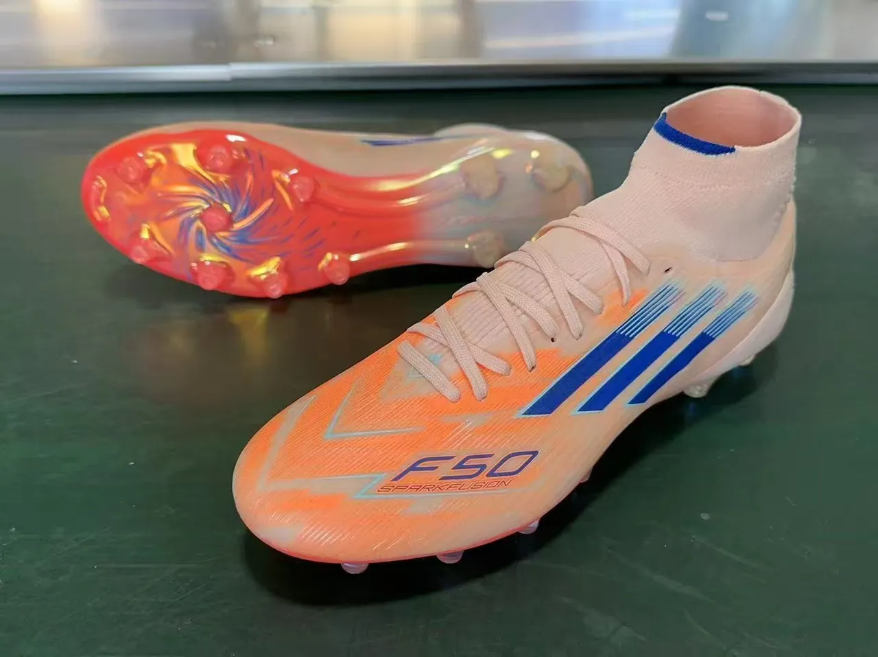 Adidas F50 Sparkle Fusion Beige Orange Blue Chaussures de football pour terrain ferme 8