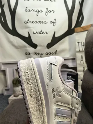 Adidas Forum Cinza Rosa Low Top Com Perfurações na Ponta Tênis Lifestyle 3