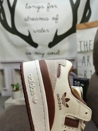 Adidas Forum Low Off-White و بني حذاء أسلوب حياة 3