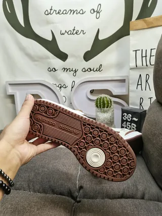 Adidas Forum Low Off-White و بني حذاء أسلوب حياة 4