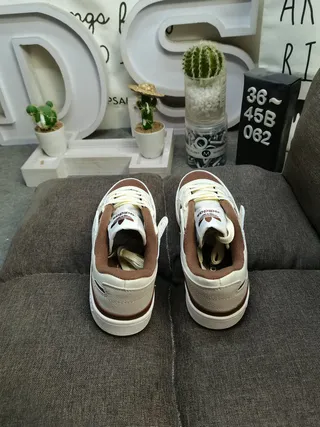 Adidas Forum Low Off-White و بني حذاء أسلوب حياة 8