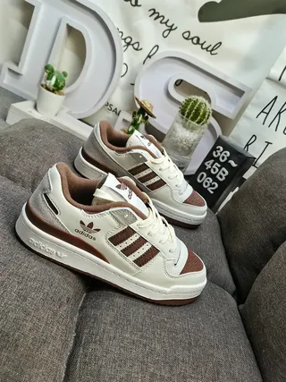 Adidas Forum Low Off-White و بني حذاء أسلوب حياة 9