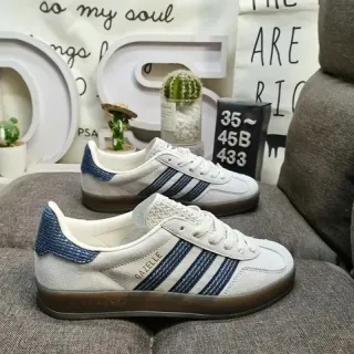 Adidas Gazelle Off-White و Navy سينيكرز أسلوب حياة