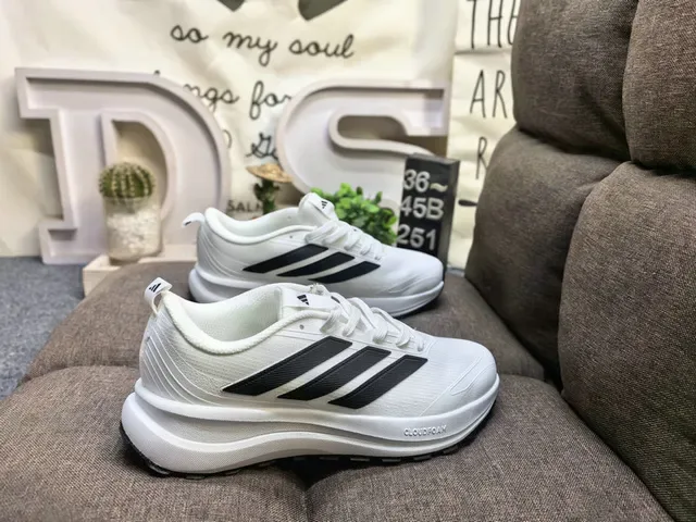 Adidas Gris Beige Mesh et Synthétique Supérieur Tonal Trois Rayures Marque Chaussures 11