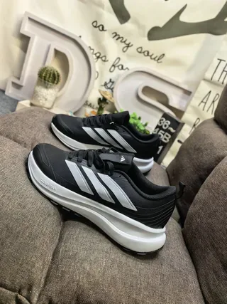 Adidas Gris Beige Mesh et Synthétique Supérieur Tonal Trois Rayures Marque Chaussures 17