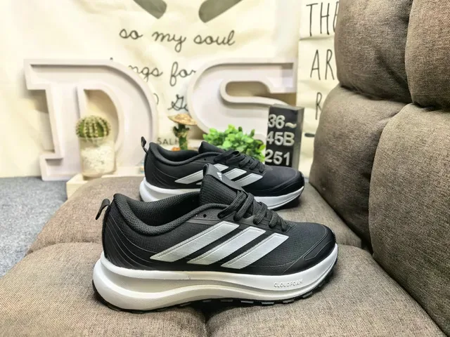 Adidas Gris Beige Mesh et Synthétique Supérieur Tonal Trois Rayures Marque Chaussures 21