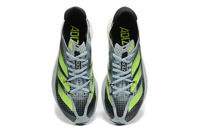 Adidas ग्रे ग्रीन इंजीनियर्ड मेश अपर थ्री-स्ट्राइप रनिंग जूते 2