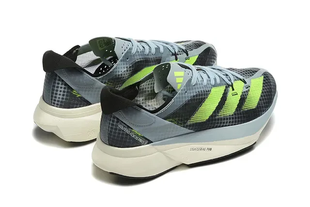 Adidas ग्रे ग्रीन इंजीनियर्ड मेश अपर थ्री-स्ट्राइप रनिंग जूते 3