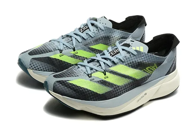 Adidas ग्रे ग्रीन इंजीनियर्ड मेश अपर थ्री-स्ट्राइप रनिंग जूते 6
