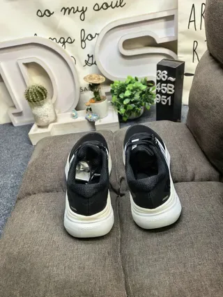 Adidas 灰绿网面鞋面三条纹侧边标志生活方式运动鞋 18