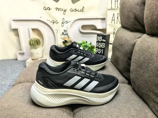 Adidas 灰绿网面鞋面三条纹侧边标志生活方式运动鞋 21