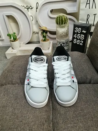 أديداس رمادي أبيض low top مع toebox perforated lifestyle sneakers 4