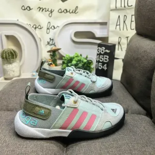 Adidas أخضر وردي حزام مفتوح حلقة كعب خطوط ثلاثية Lifestyle Sneakers