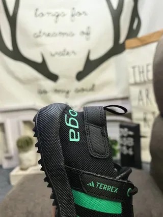 Adidas أخضر وردي حزام مفتوح حلقة كعب خطوط ثلاثية Lifestyle Sneakers 3