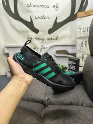 Adidas أخضر وردي حزام مفتوح حلقة كعب خطوط ثلاثية Lifestyle Sneakers 5