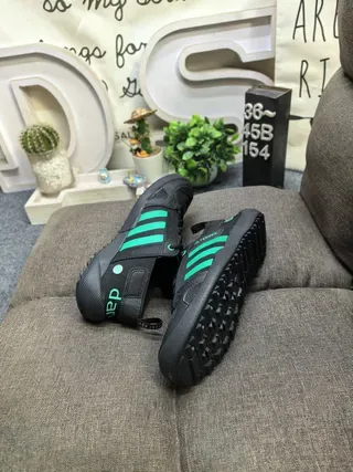 Adidas أخضر وردي حزام مفتوح حلقة كعب خطوط ثلاثية Lifestyle Sneakers 6