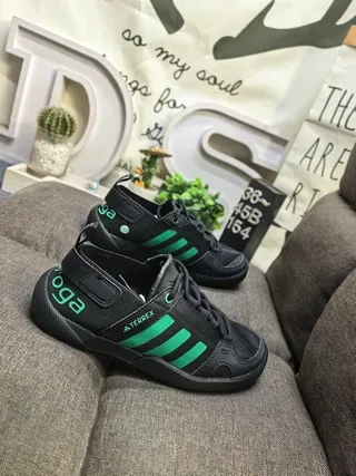 Adidas أخضر وردي حزام مفتوح حلقة كعب خطوط ثلاثية Lifestyle Sneakers 9