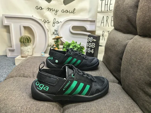 Adidas أخضر وردي حزام مفتوح حلقة كعب خطوط ثلاثية Lifestyle Sneakers 11