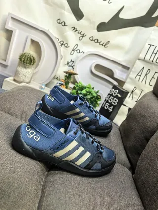 Adidas أخضر وردي حزام مفتوح حلقة كعب خطوط ثلاثية Lifestyle Sneakers 19