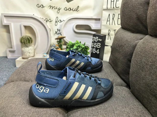 Adidas أخضر وردي حزام مفتوح حلقة كعب خطوط ثلاثية Lifestyle Sneakers 21