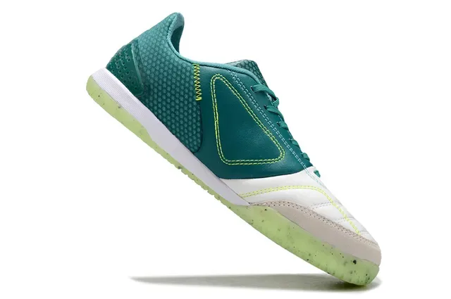 Adidas 绿白低帮网面合成鞋面室内足球鞋 7