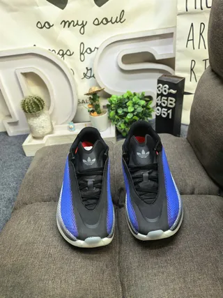 Adidas Hyperboost Bleu Noir Blanc Chaussures de course 10