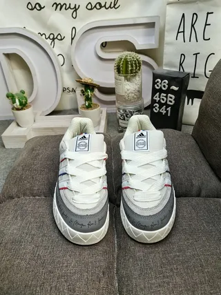 Adidas Tênis Lifestyle Rosa Bege de Camurça e Têxtil de Baixo Topo 10