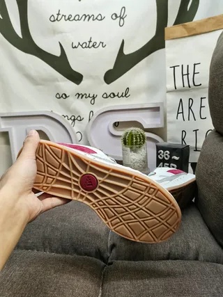Adidas Tênis Lifestyle Rosa Bege de Camurça e Têxtil de Baixo Topo 14